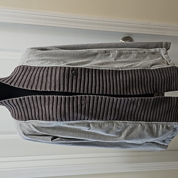 394. Lululemon Bliss Break Wrap - Picture 4 of 13